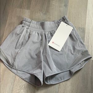 Lululemon hotty hot Lr short